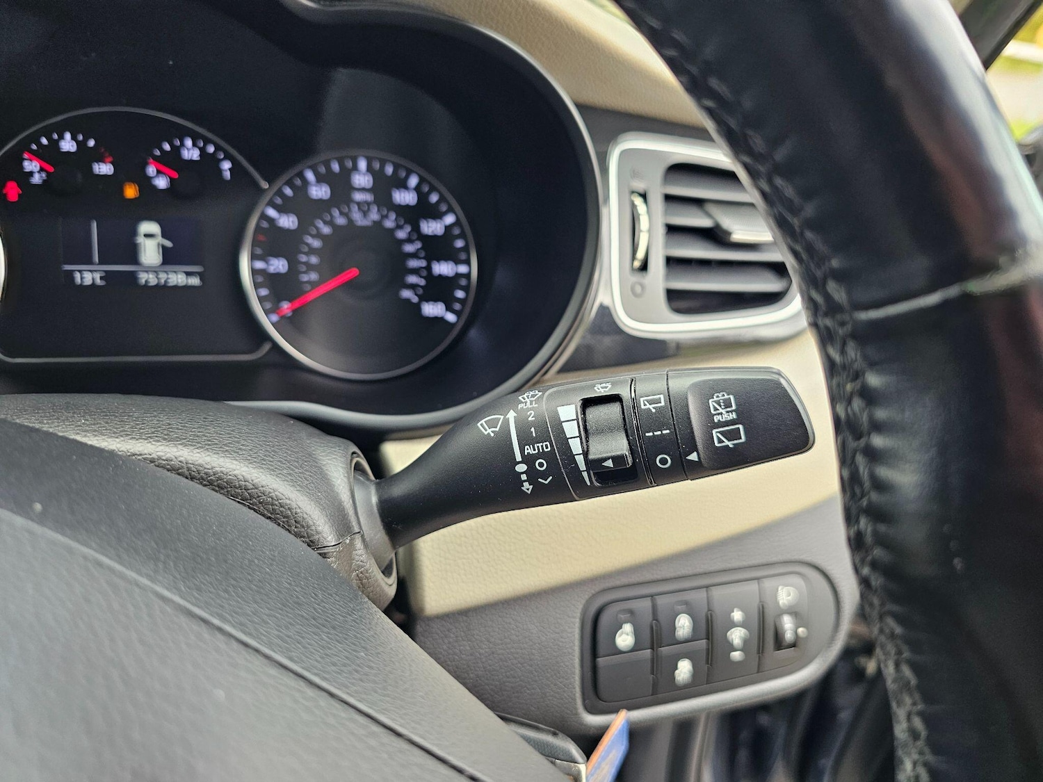 Used Kia Carens for sale - 78127601: Photo 60