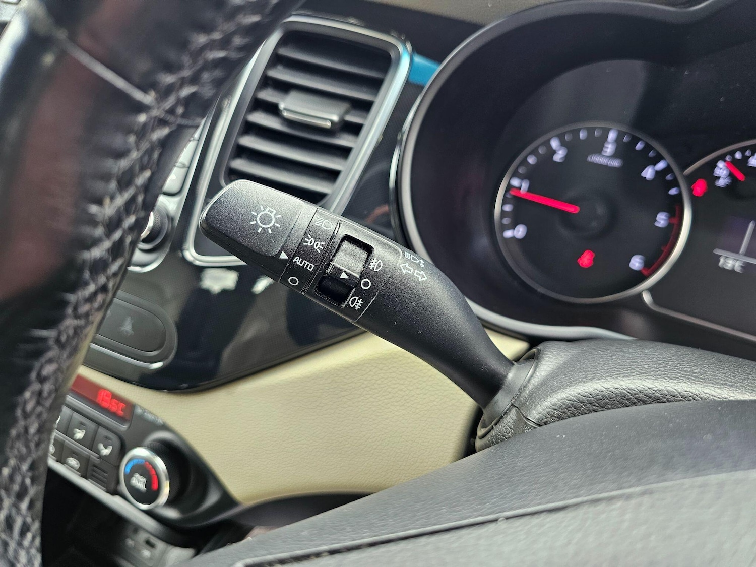 Used Kia Carens for sale - 78127601: Photo 62