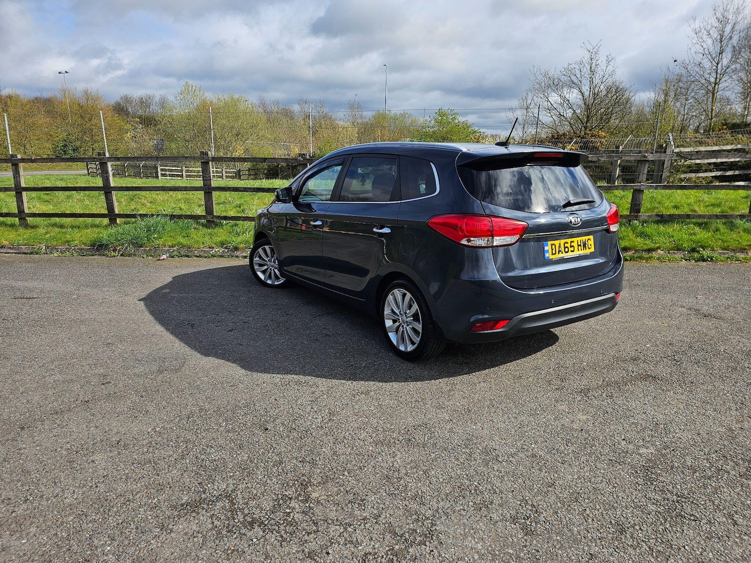 Used Kia Carens for sale - 78127601: Photo 8