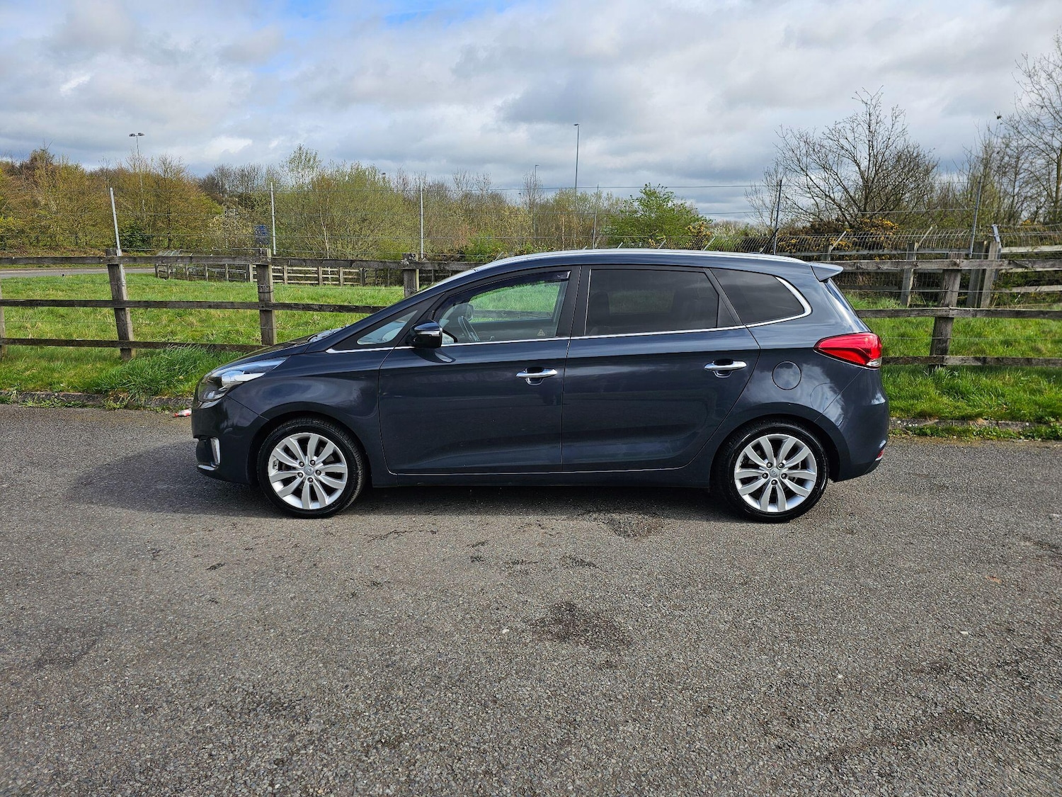 Used Kia Carens for sale - 78127601: Photo 9