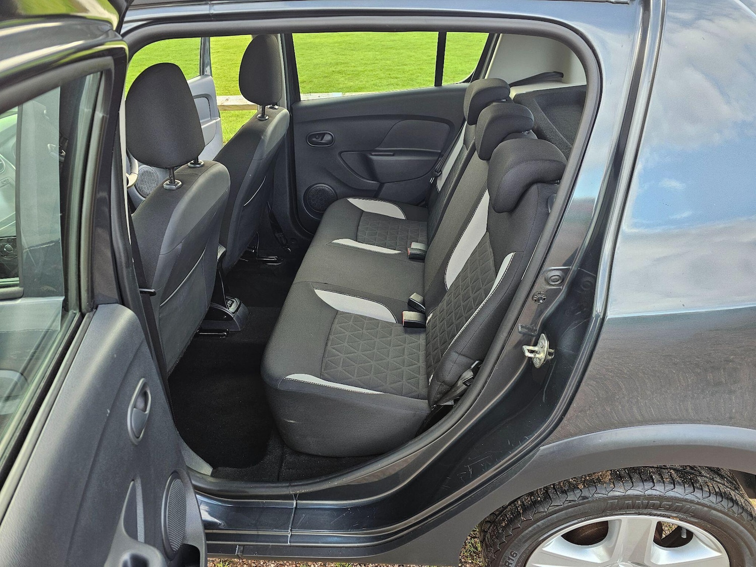 Used Dacia Sandero Stepway for sale - 76613338: Photo 24