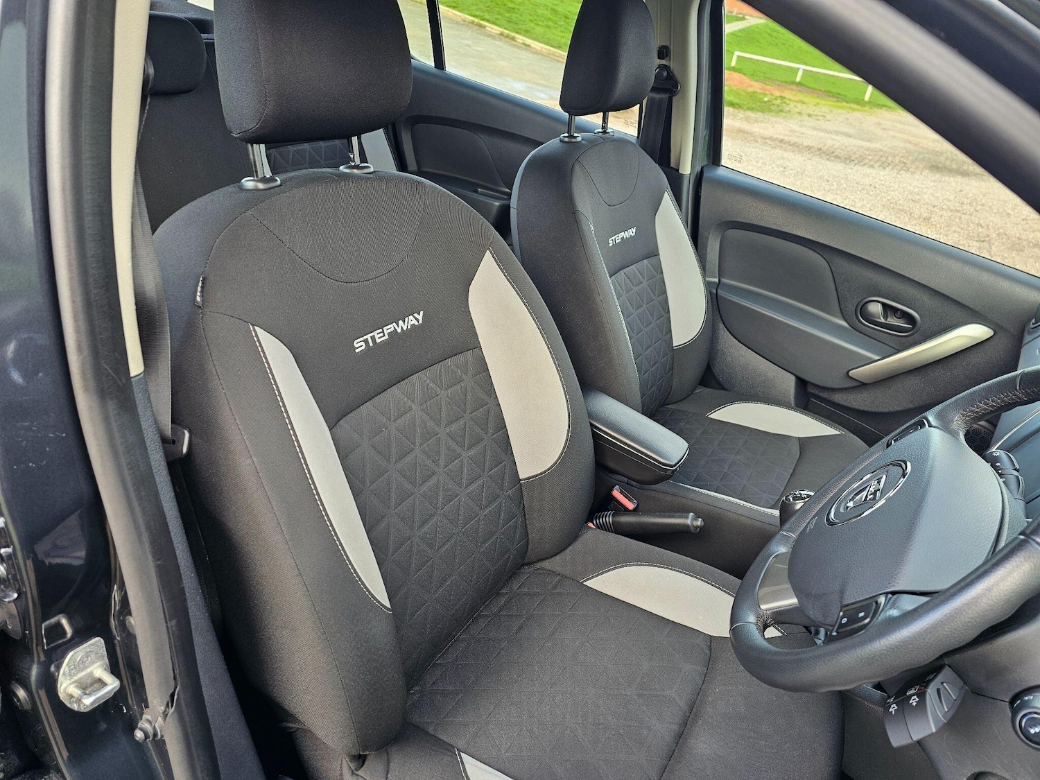 Used Dacia Sandero Stepway for sale - 76613338: Photo 34