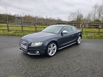 (09) - 4.2 V8 Tiptronic quattro Euro 4 2dr