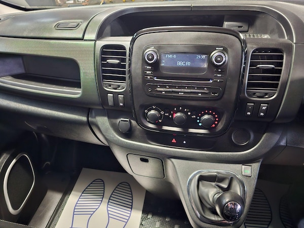 Used Vauxhall Vivaro 2016 for sale - 76284253: Photo 44