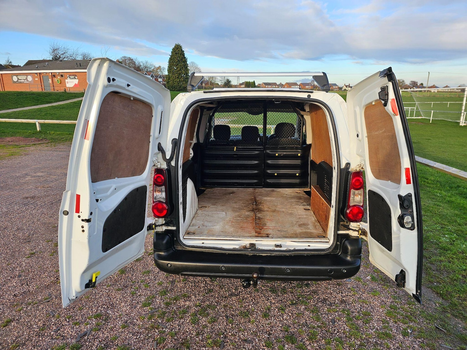 Used Peugeot Partner 2017 for sale - 76633448: Photo 13