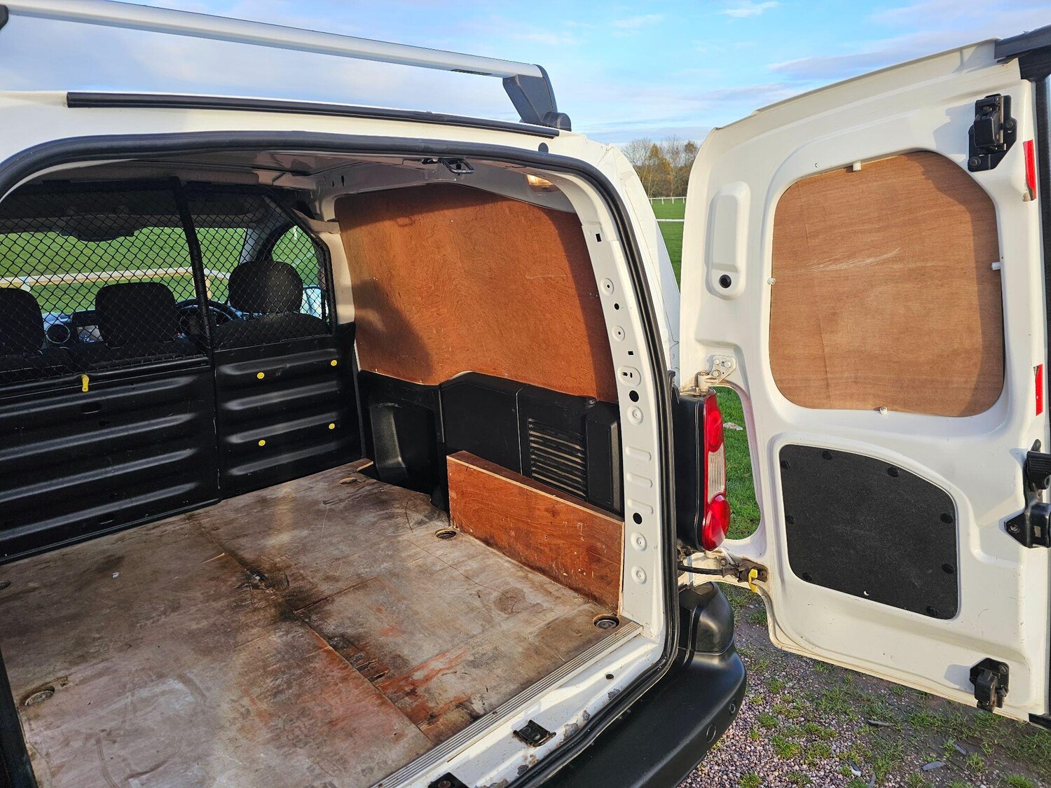 Used Peugeot Partner 2017 for sale - 76633448: Photo 15