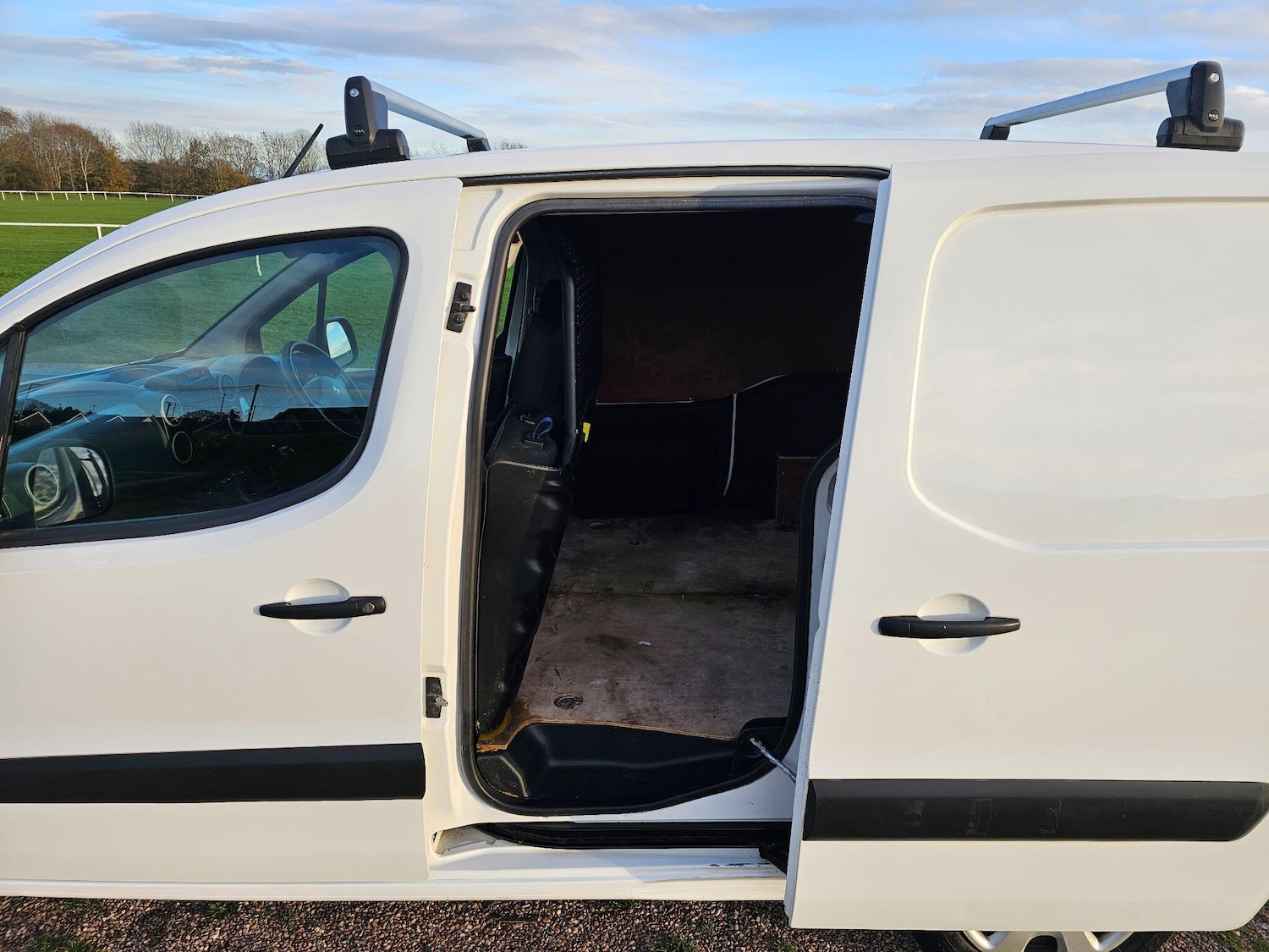 Used Peugeot Partner 2017 for sale - 76633448: Photo 17