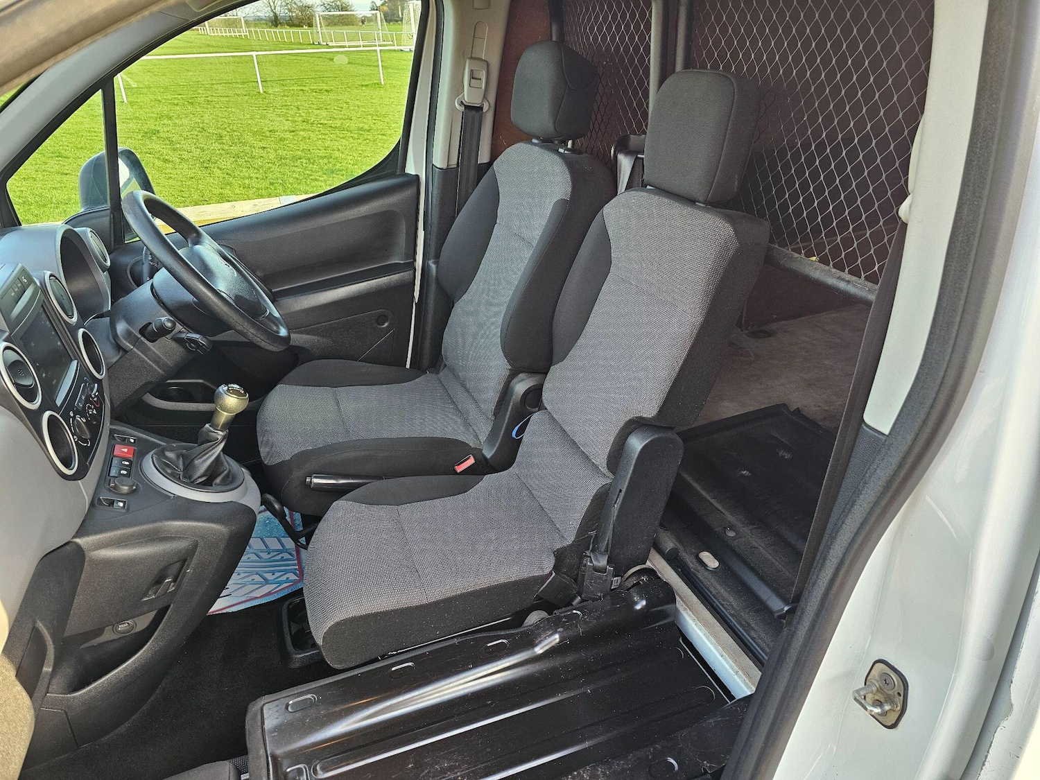 Used Peugeot Partner 2017 for sale - 76633448: Photo 21