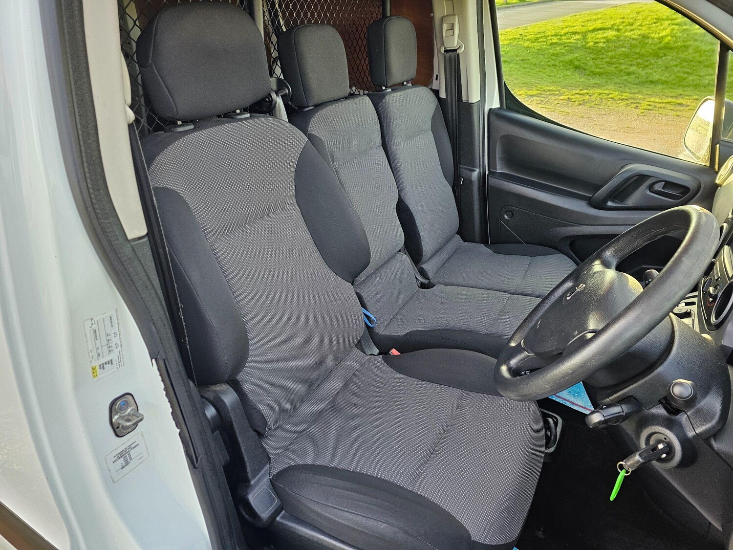 Used Peugeot Partner 2017 for sale - 76633448: Photo 32