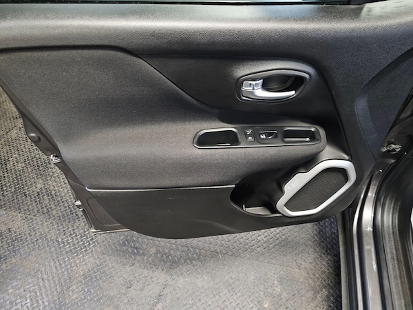 Used Jeep Renegade 2016 for sale - 75333811: Photo 31