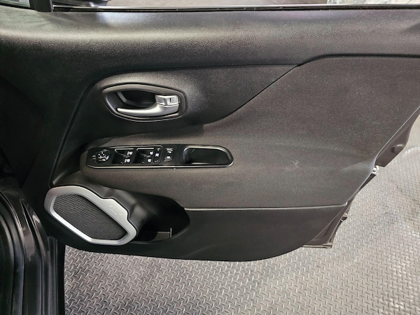 Used Jeep Renegade 2016 for sale - 75333811: Photo 37