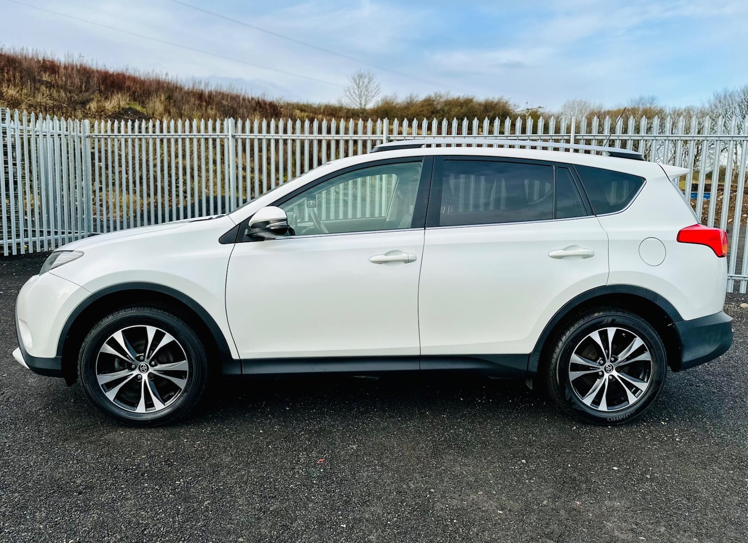 Used Toyota RAV4 2015 for sale - 77032815: Photo 10