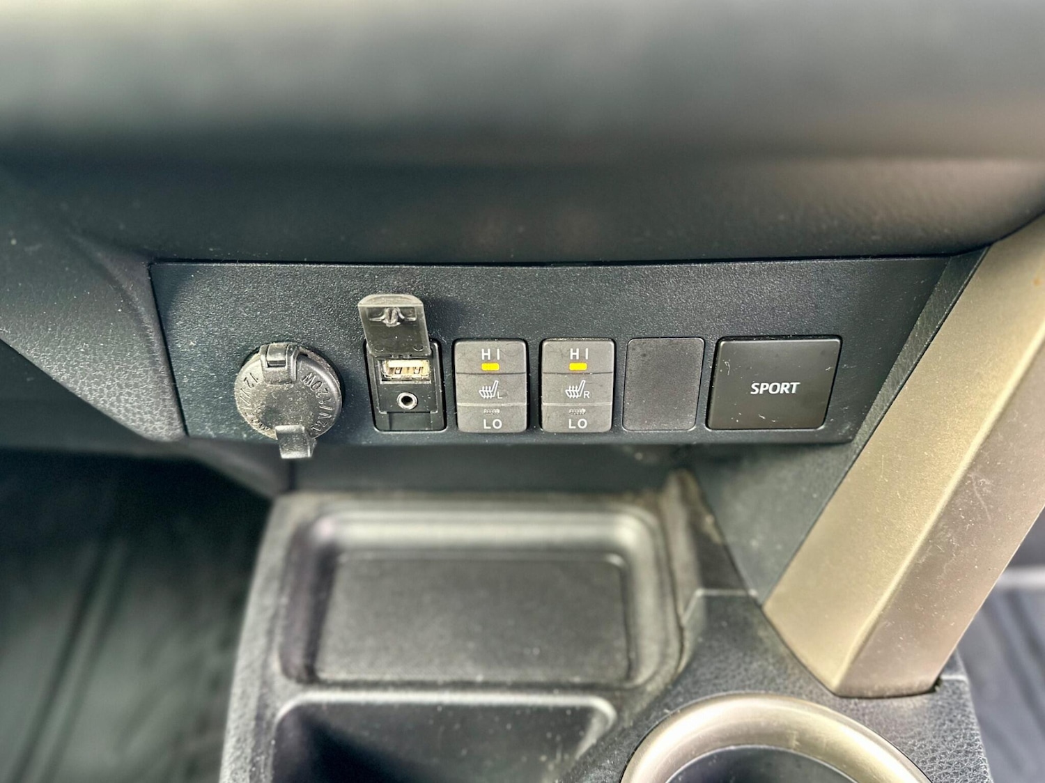 Used Toyota RAV4 2015 for sale - 77032815: Photo 15