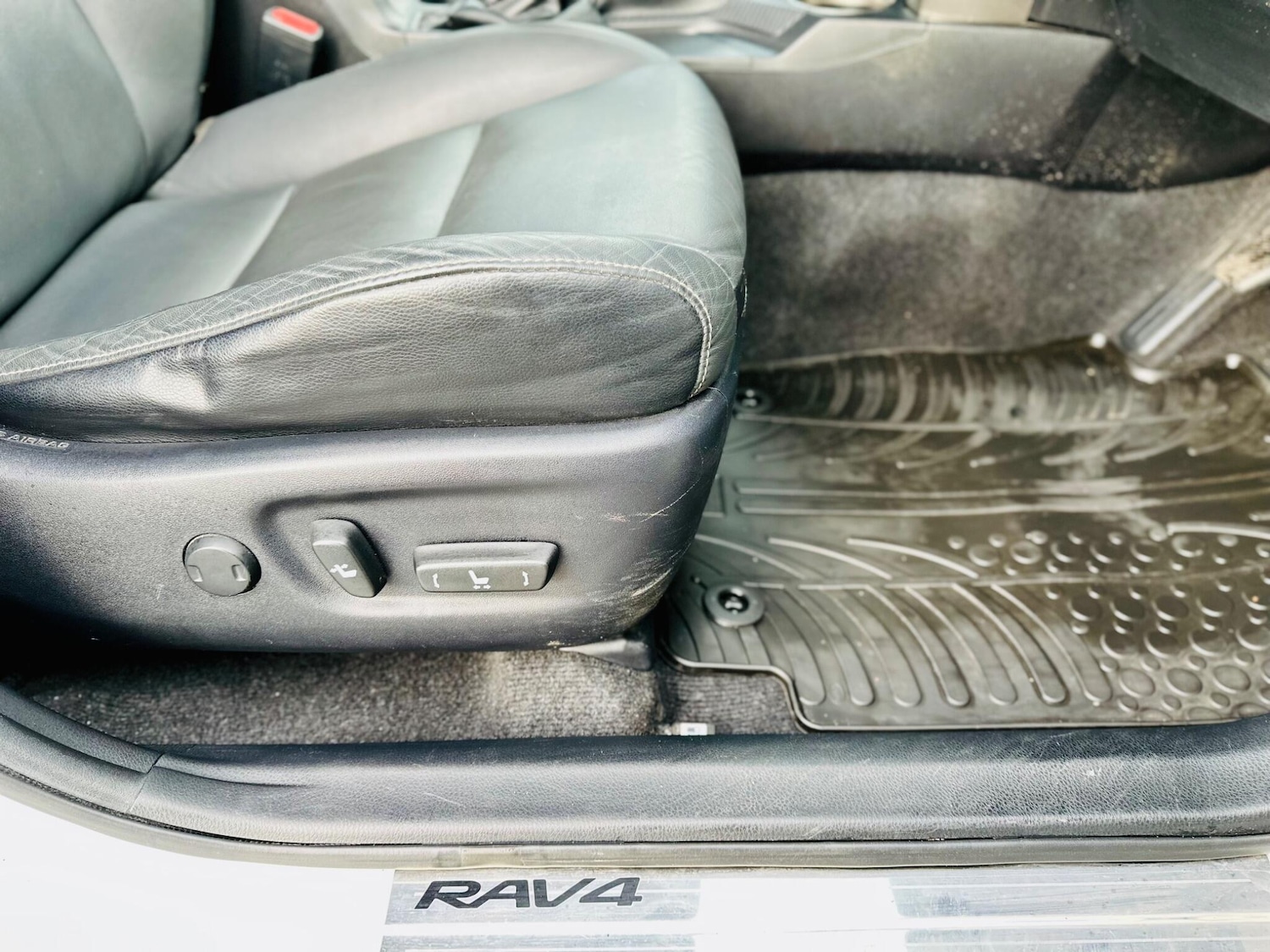 Used Toyota RAV4 2015 for sale - 77032815: Photo 18