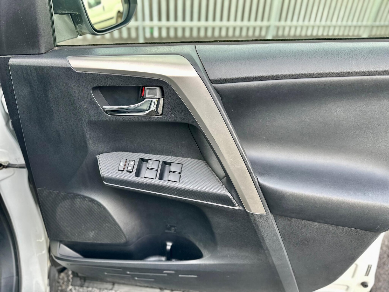 Used Toyota RAV4 2015 for sale - 77032815: Photo 23