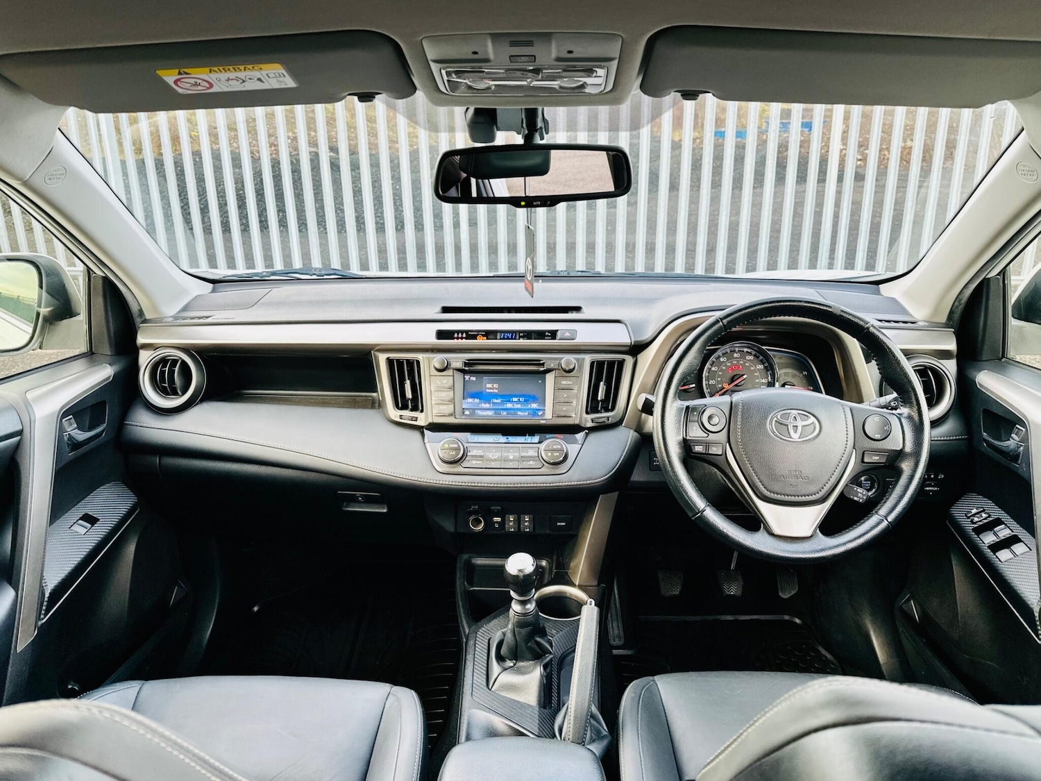 Used Toyota RAV4 2015 for sale - 77032815: Photo 4