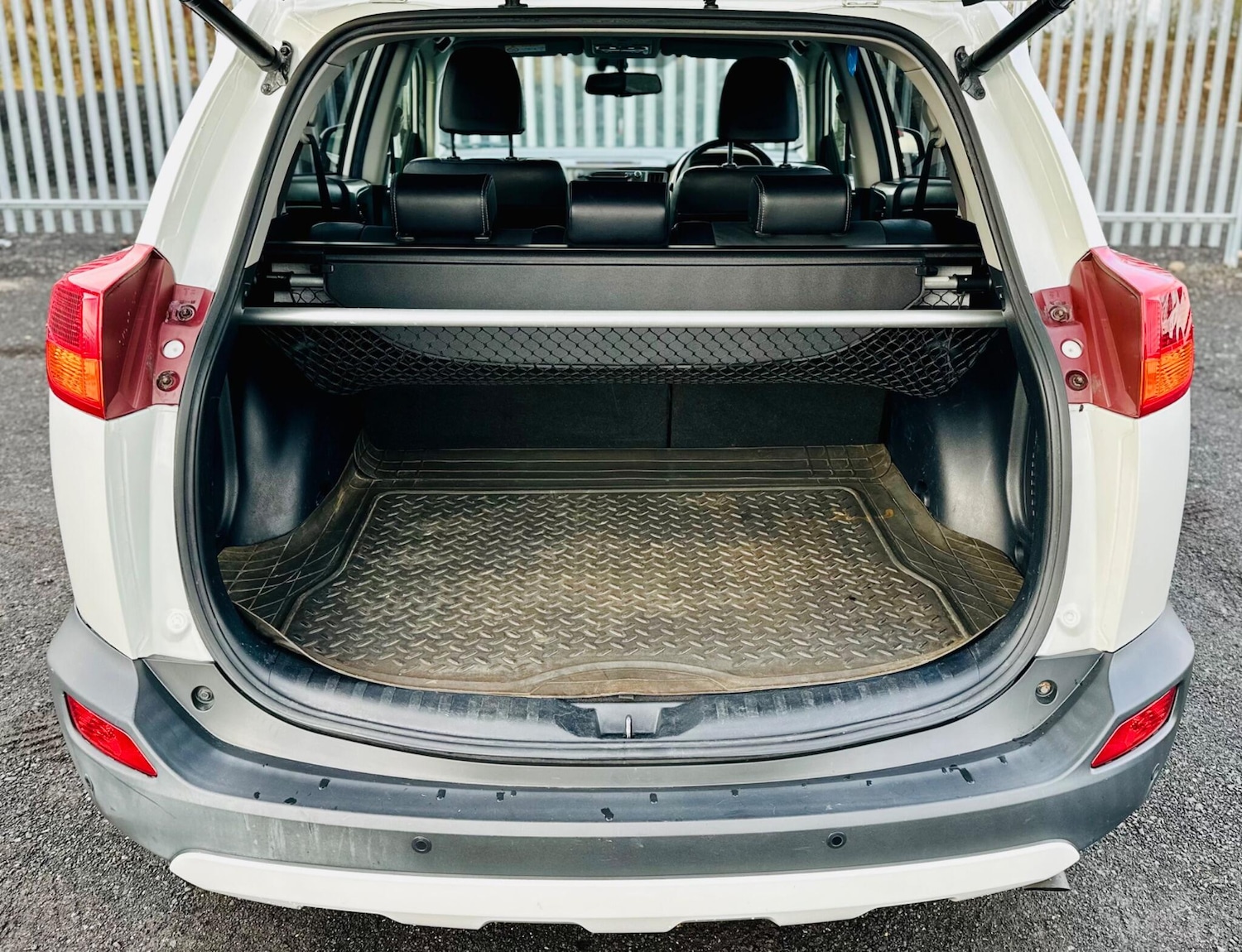 Used Toyota RAV4 2015 for sale - 77032815: Photo 9