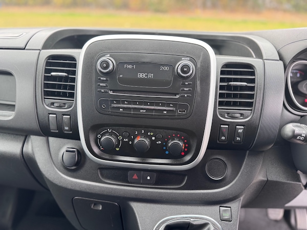 Used Vauxhall Vivaro 2015 for sale - 76265318: Photo 18