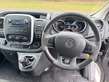 Used Vauxhall Vivaro 2015 for sale - 76265318: Photo 4
