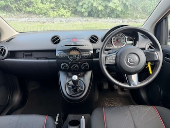 Used Mazda Mazda2 2015 for sale - 79174079: Photo