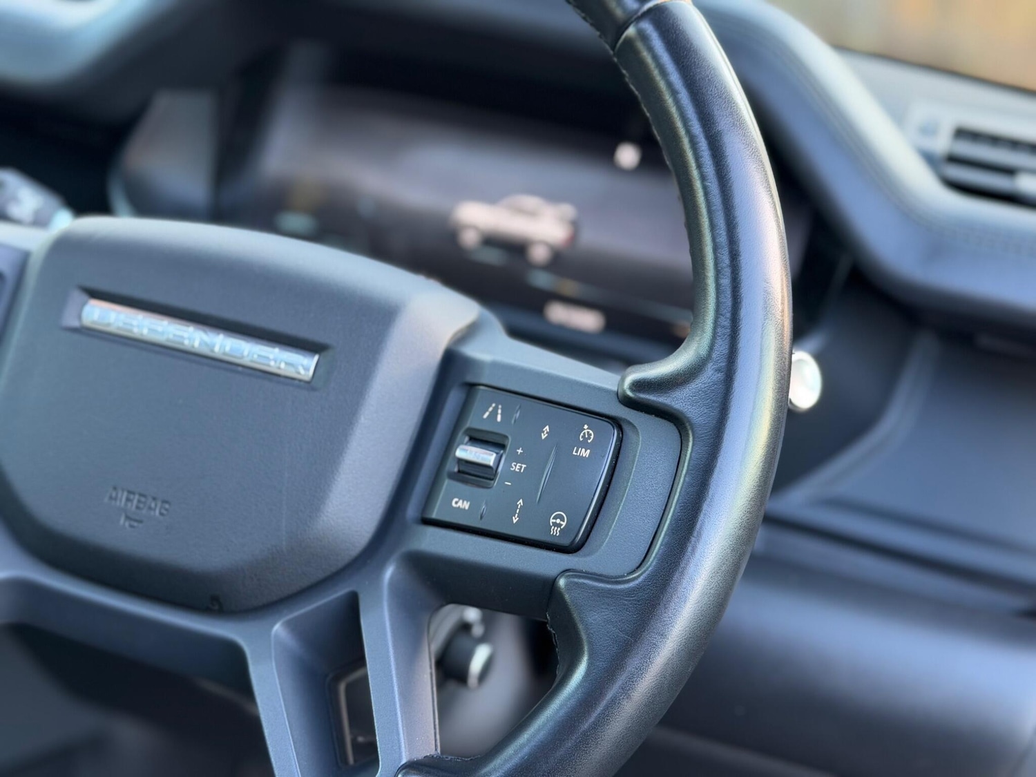 Used Land Rover Defender 2023 for sale - 77032825: Photo 31