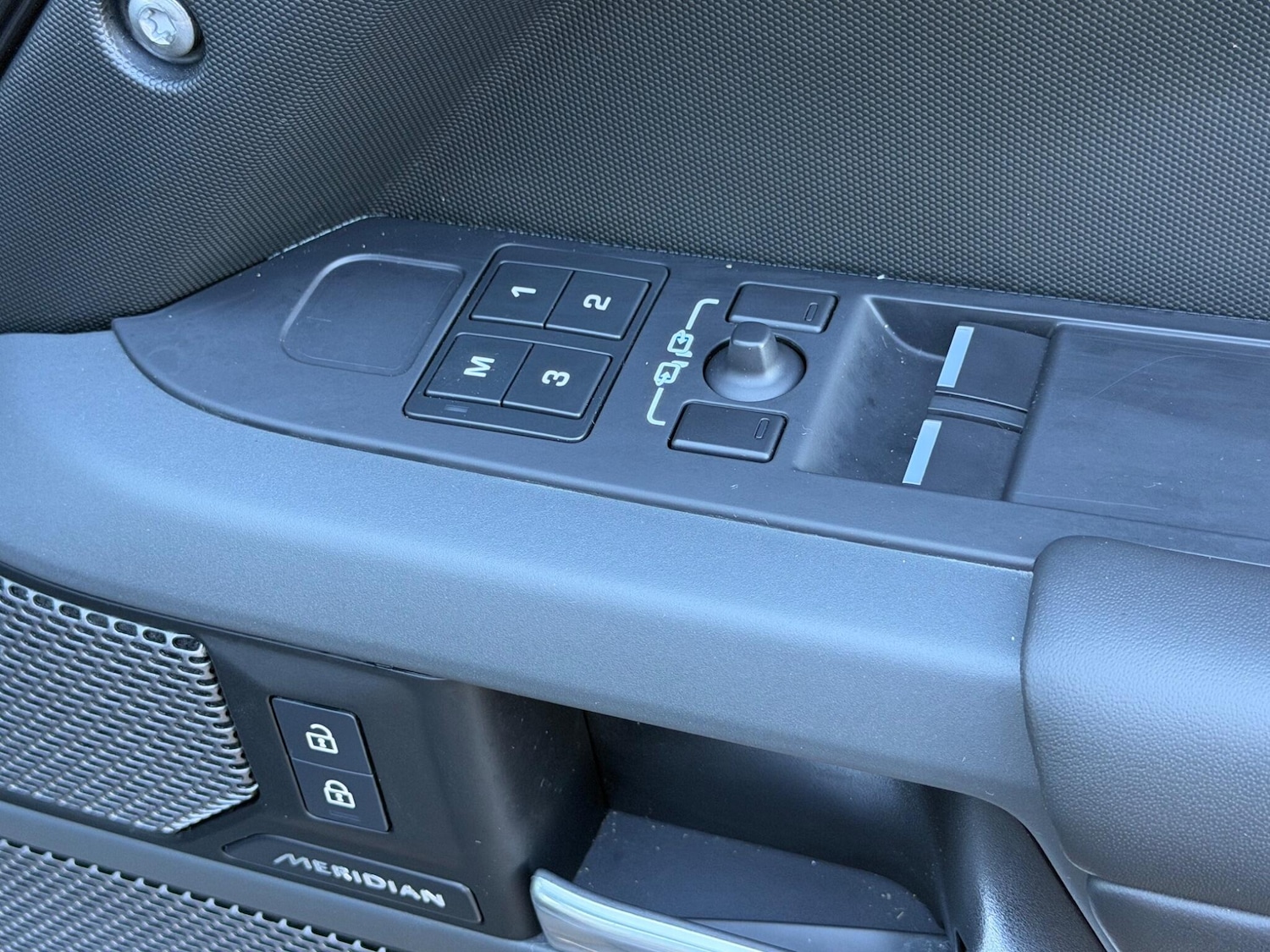 Used Land Rover Defender 2023 for sale - 77032825: Photo 36