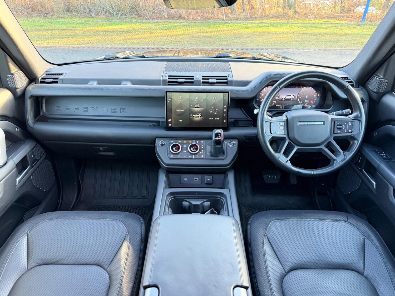 Used Land Rover Defender 2023 for sale - 77032825: Photo 38