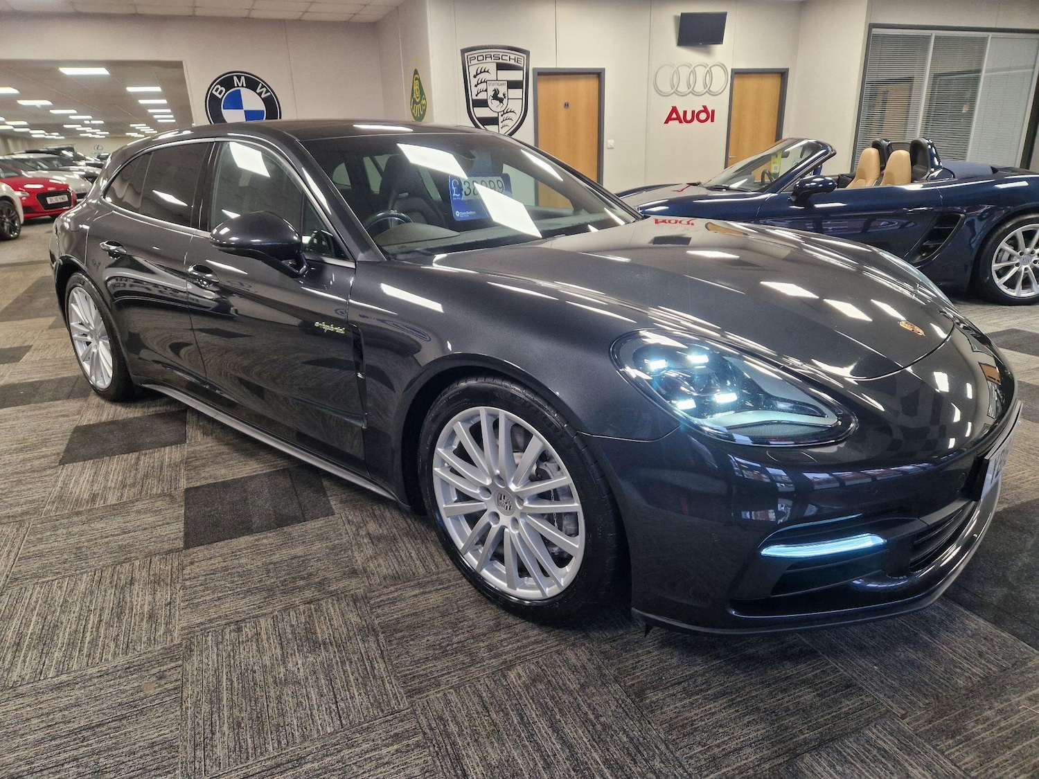 Used Porsche Panamera for sale - 77646124: Photo 2