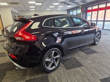 Used Volvo V40 2015 for sale - 79450070: Photo