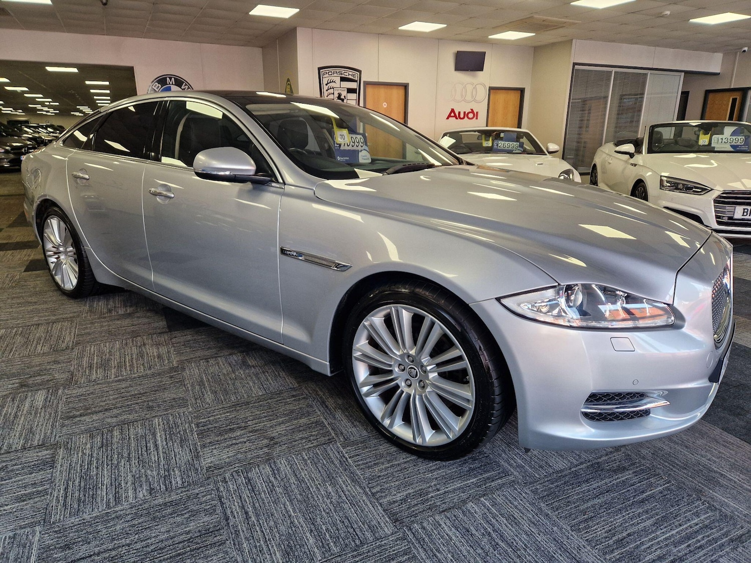 Used Jaguar XJ 2012 for sale - 78185080: Photo 2