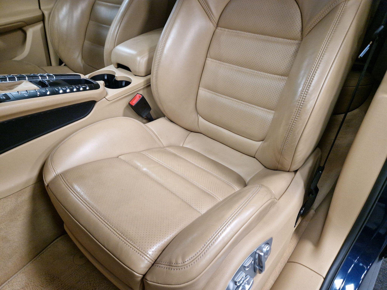 Used Porsche Macan 2015 for sale - 76850401: Photo 21