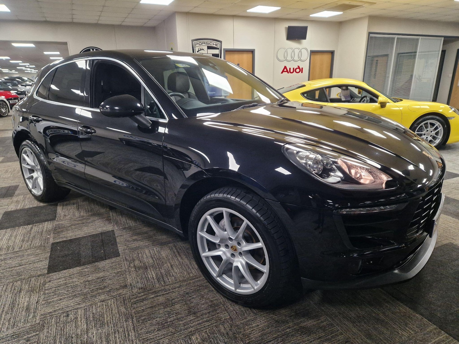 Used Porsche Macan for sale - 77039817: Photo 2