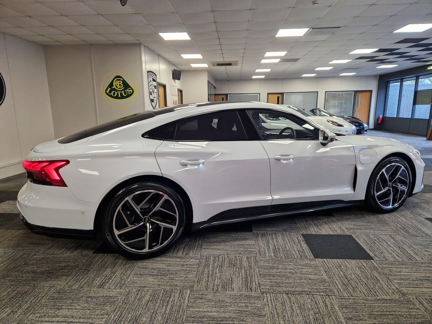 Used Audi e-tron GT 2023 for sale - 77358663: Photo 5