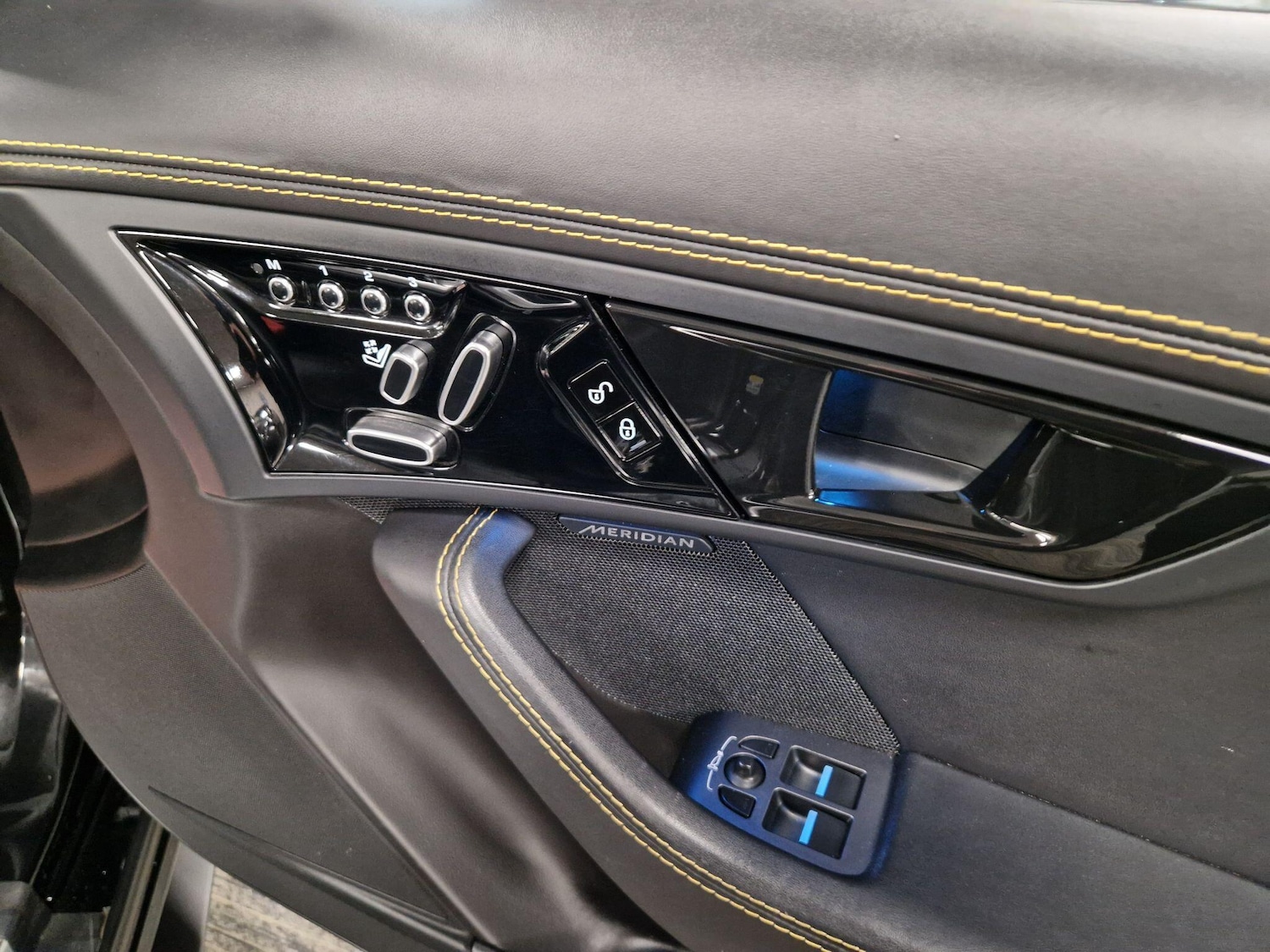 Used Jaguar F-Type 2017 for sale - 76831734: Photo 25