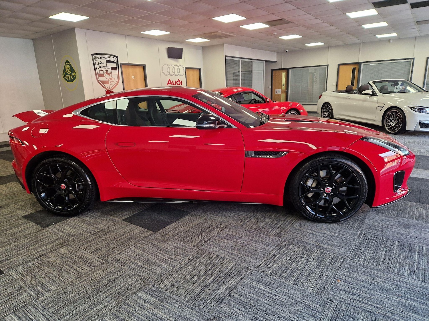 Used Jaguar F-Type 2019 for sale - 76831728: Photo 6