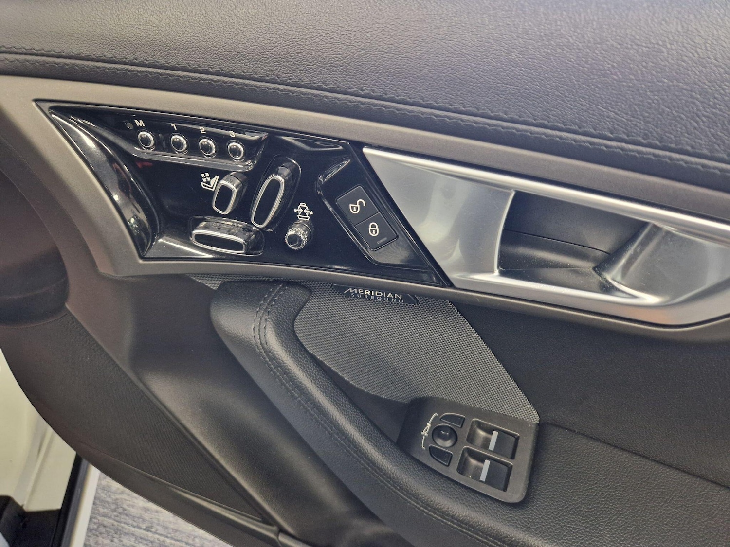 Used Jaguar F-Type 2015 for sale - 78062875: Photo 23