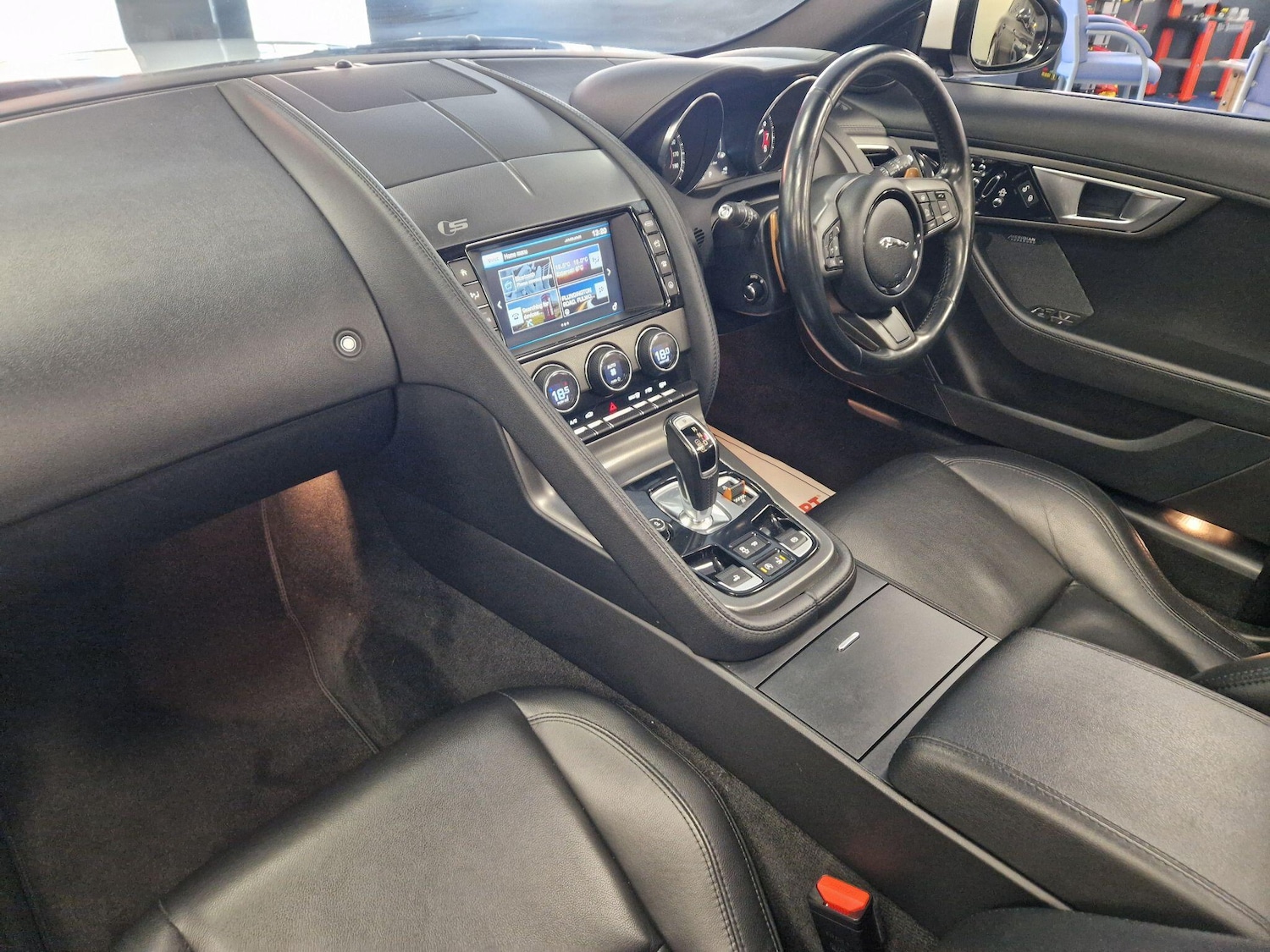 Used Jaguar F-Type 2015 for sale - 78062875: Photo 25