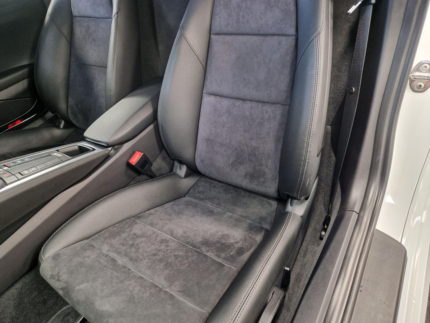 Used Porsche Cayman 2019 for sale - 76831730: Photo 19