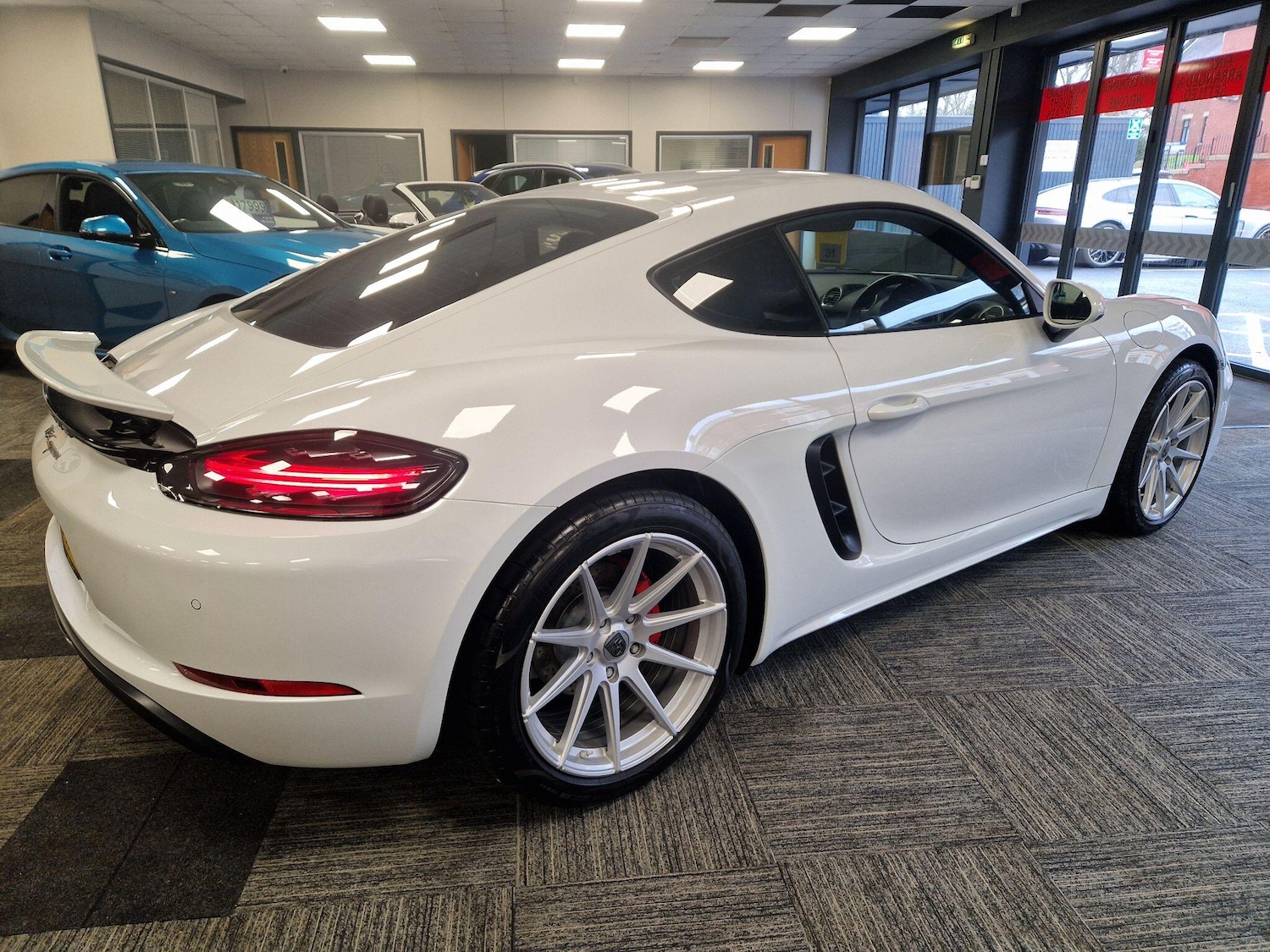 Used Porsche Cayman 2019 for sale - 76831730: Photo 3
