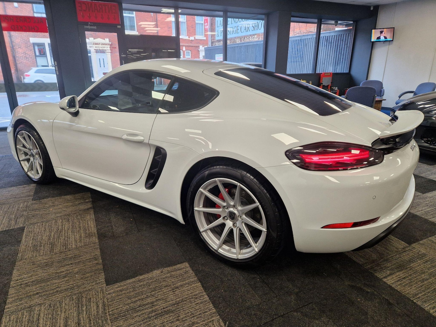 Used Porsche Cayman 2019 for sale - 76831730: Photo 4
