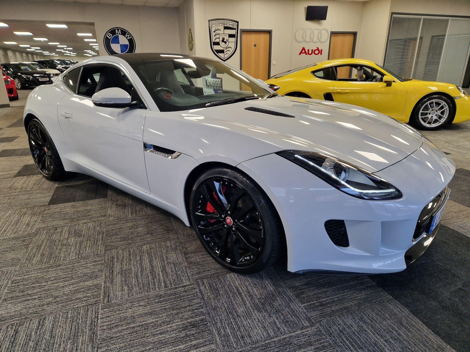 Used Jaguar F-Type 2016 for sale - 76942366: Photo 2