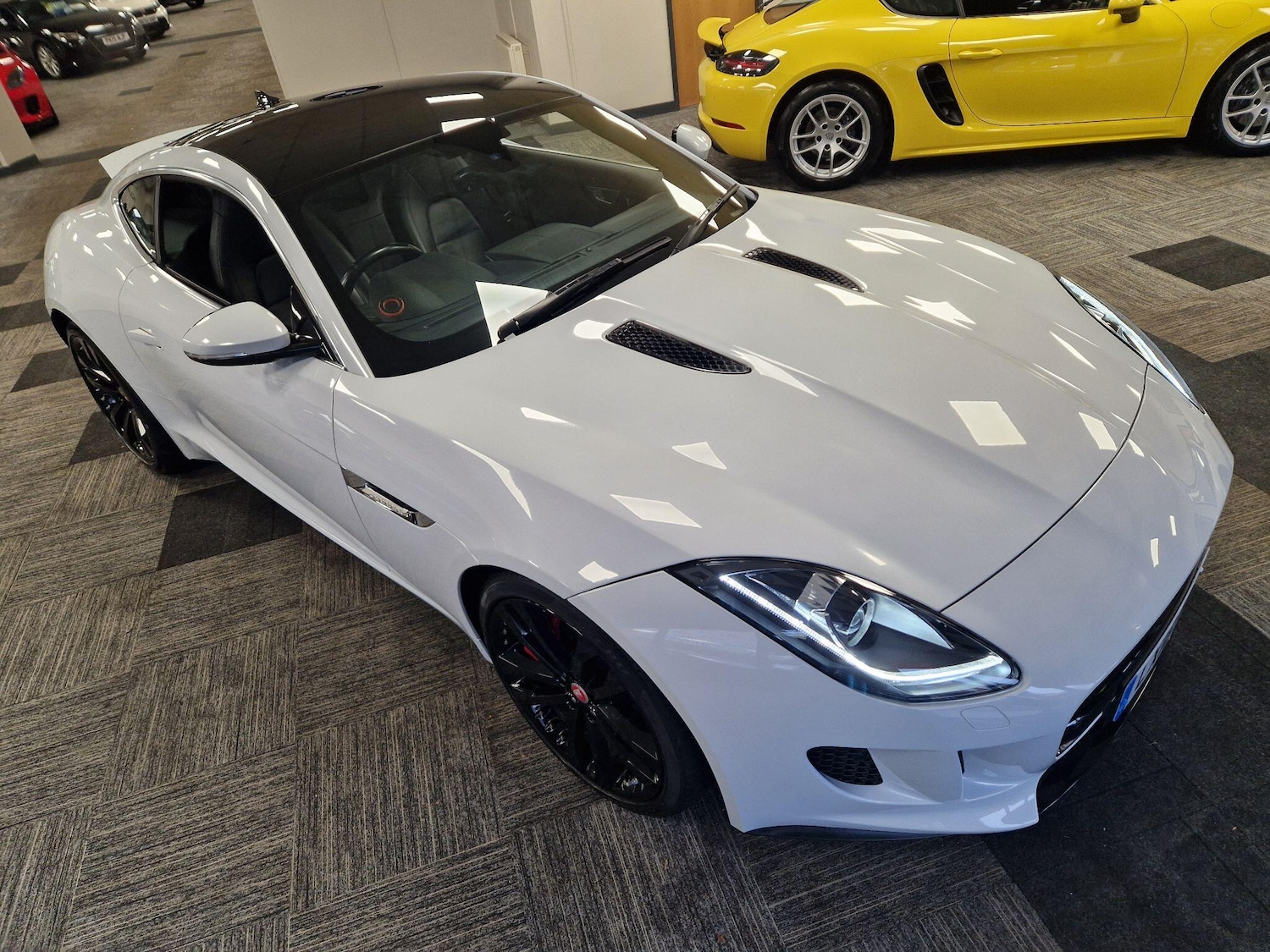 Used Jaguar F-Type 2016 for sale - 76942366: Photo 28
