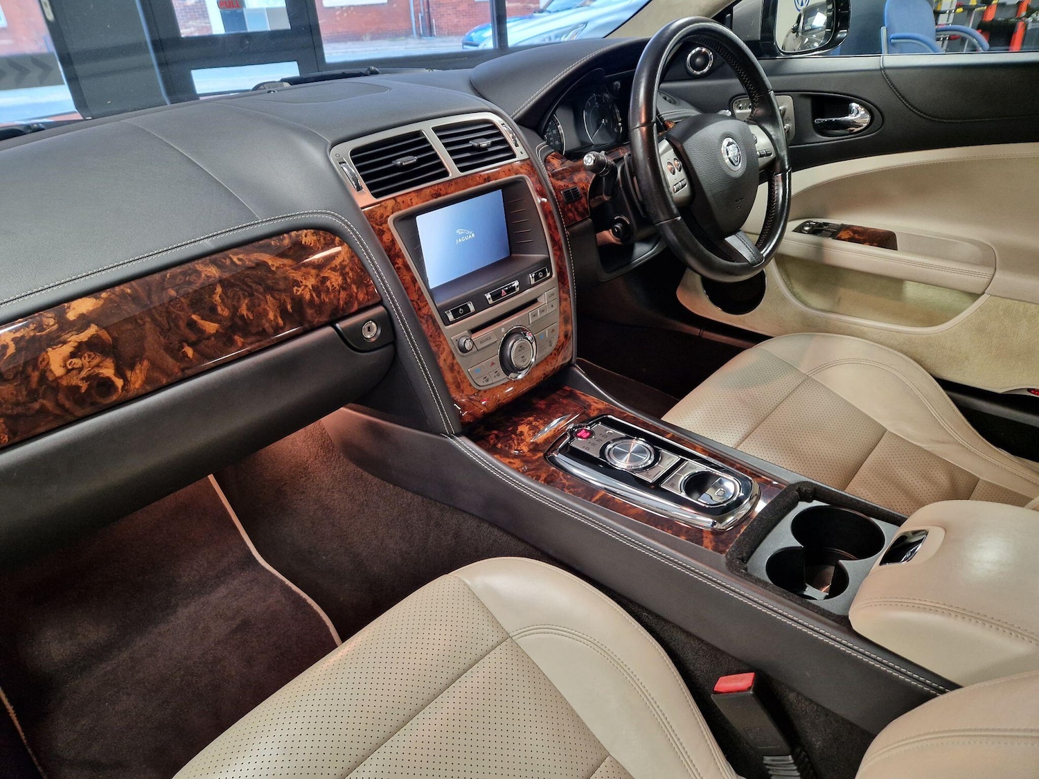 Used Jaguar XK 2010 for sale - 76831724: Photo 19