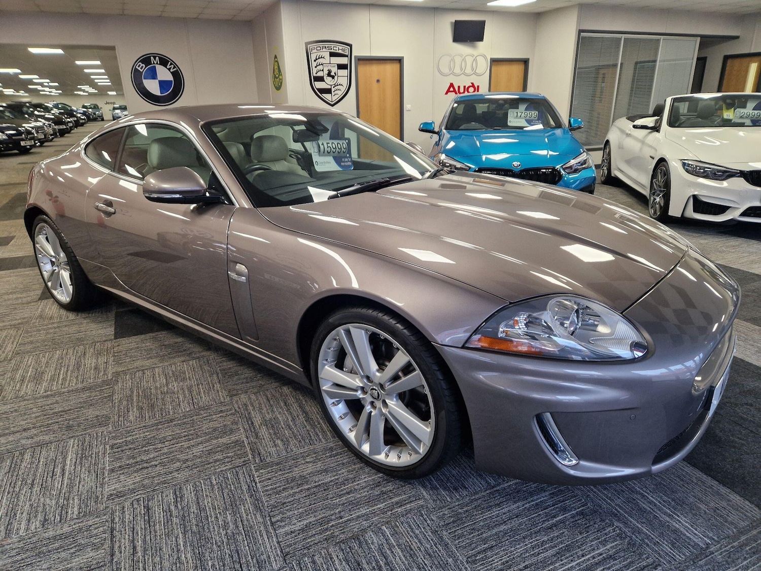 Used Jaguar XK 2010 for sale - 76831724: Photo 2