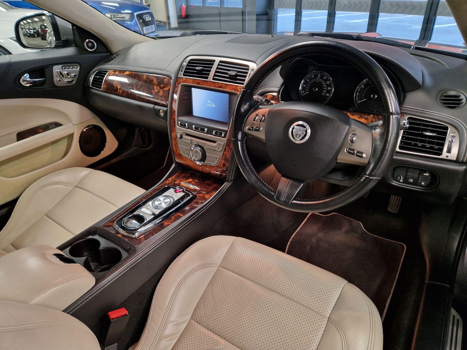 Used Jaguar XK 2010 for sale - 76831724: Photo 21