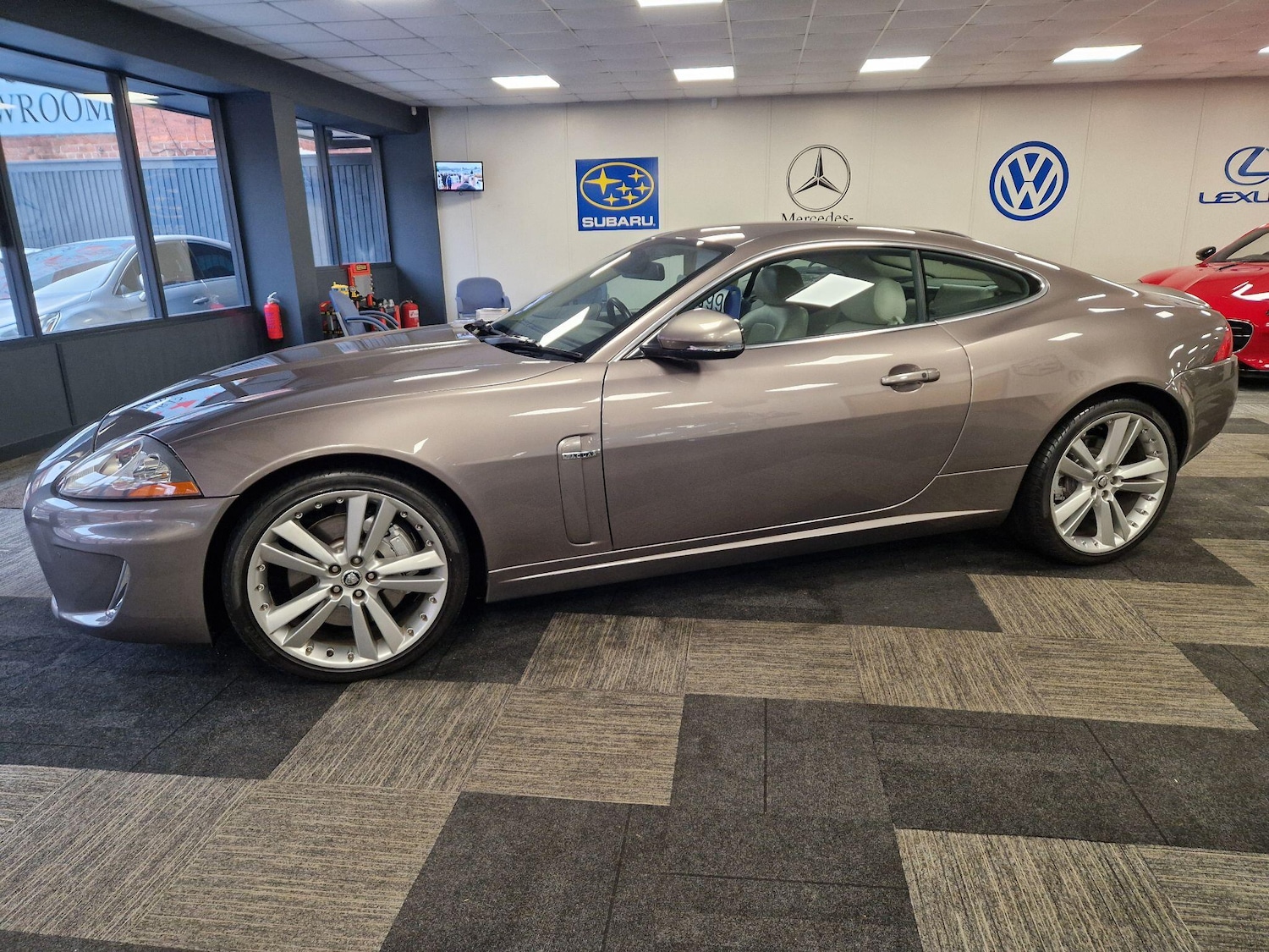 Used Jaguar XK 2010 for sale - 76831724: Photo 5