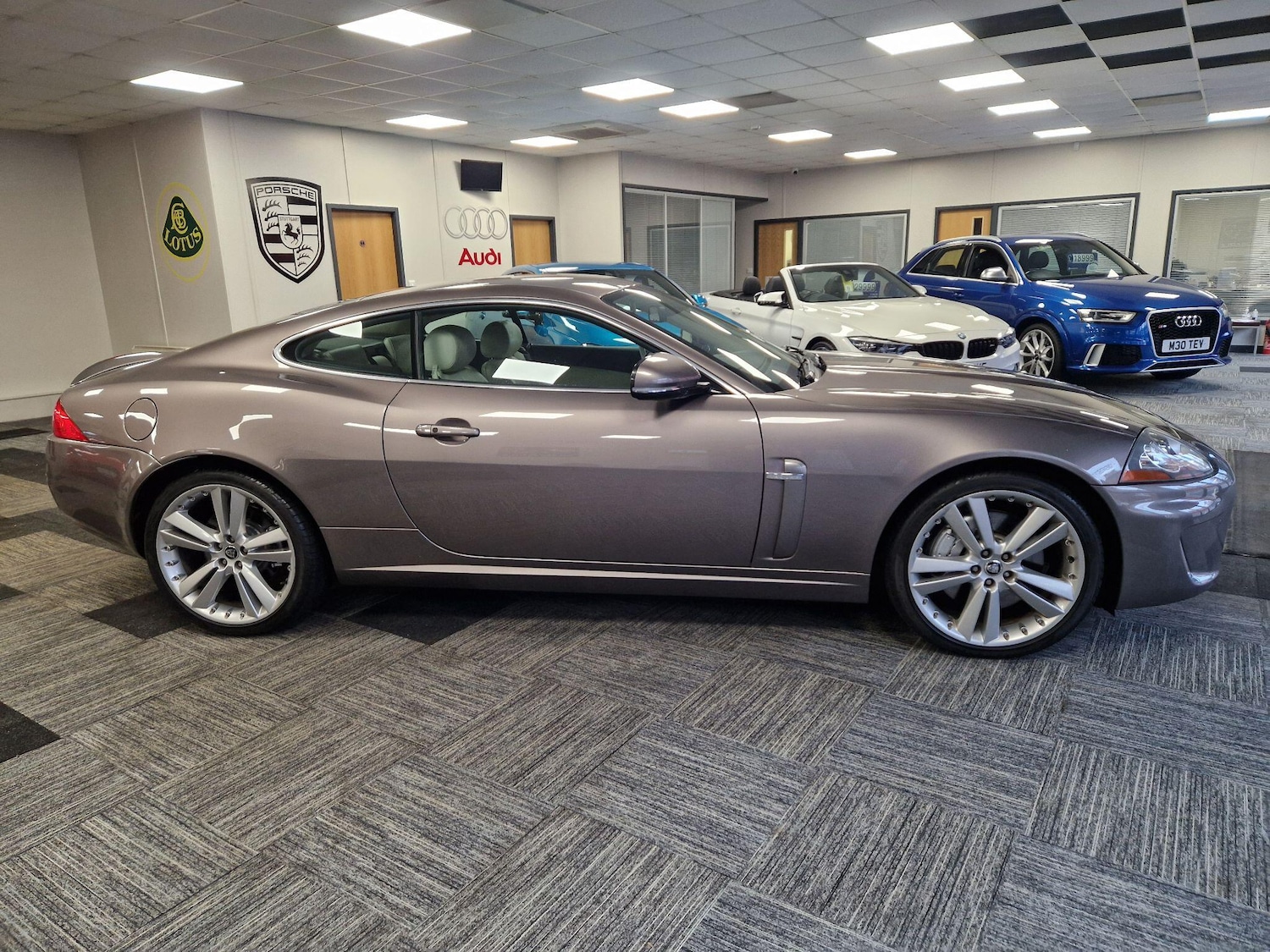 Used Jaguar XK 2010 for sale - 76831724: Photo 6