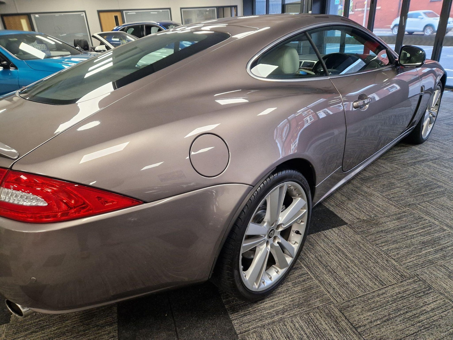 Used Jaguar XK 2010 for sale - 76831724: Photo 7