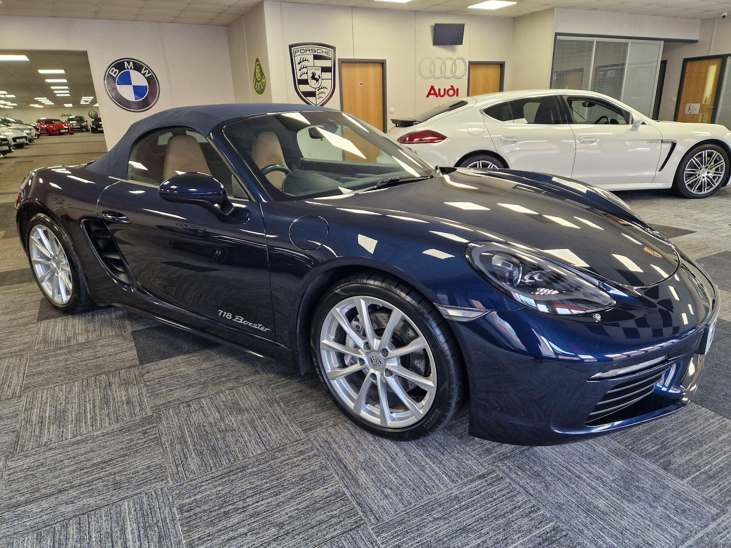 Used Porsche Boxster 2017 for sale - 77314561: Photo 4