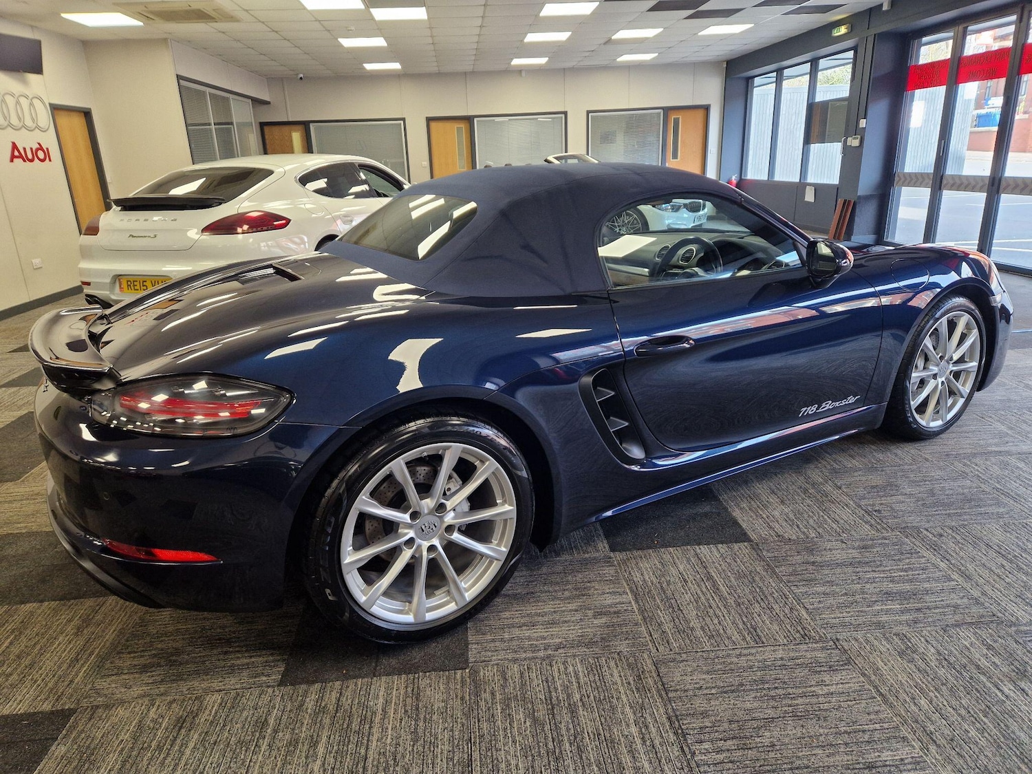 Used Porsche Boxster 2017 for sale - 77314561: Photo 6
